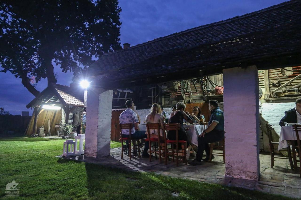 Salas Isailovi Sremska Mitrovica Luaran gambar