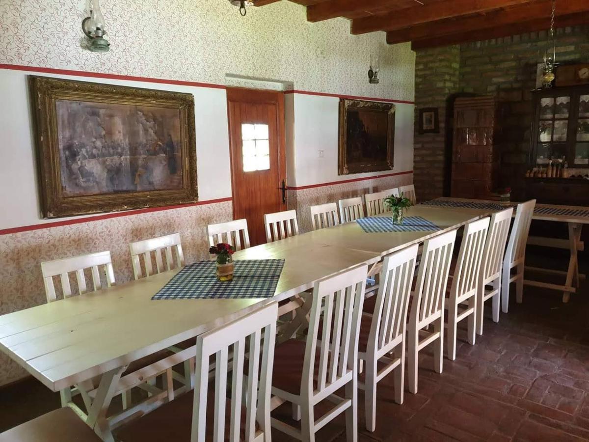 Salas Isailovi Sremska Mitrovica Luaran gambar