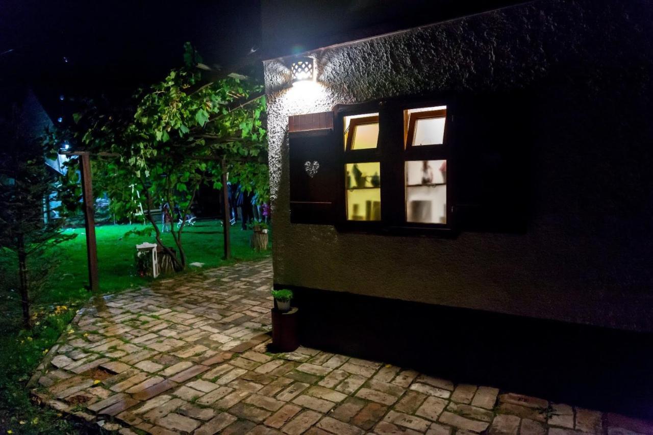 Salas Isailovi Sremska Mitrovica Luaran gambar