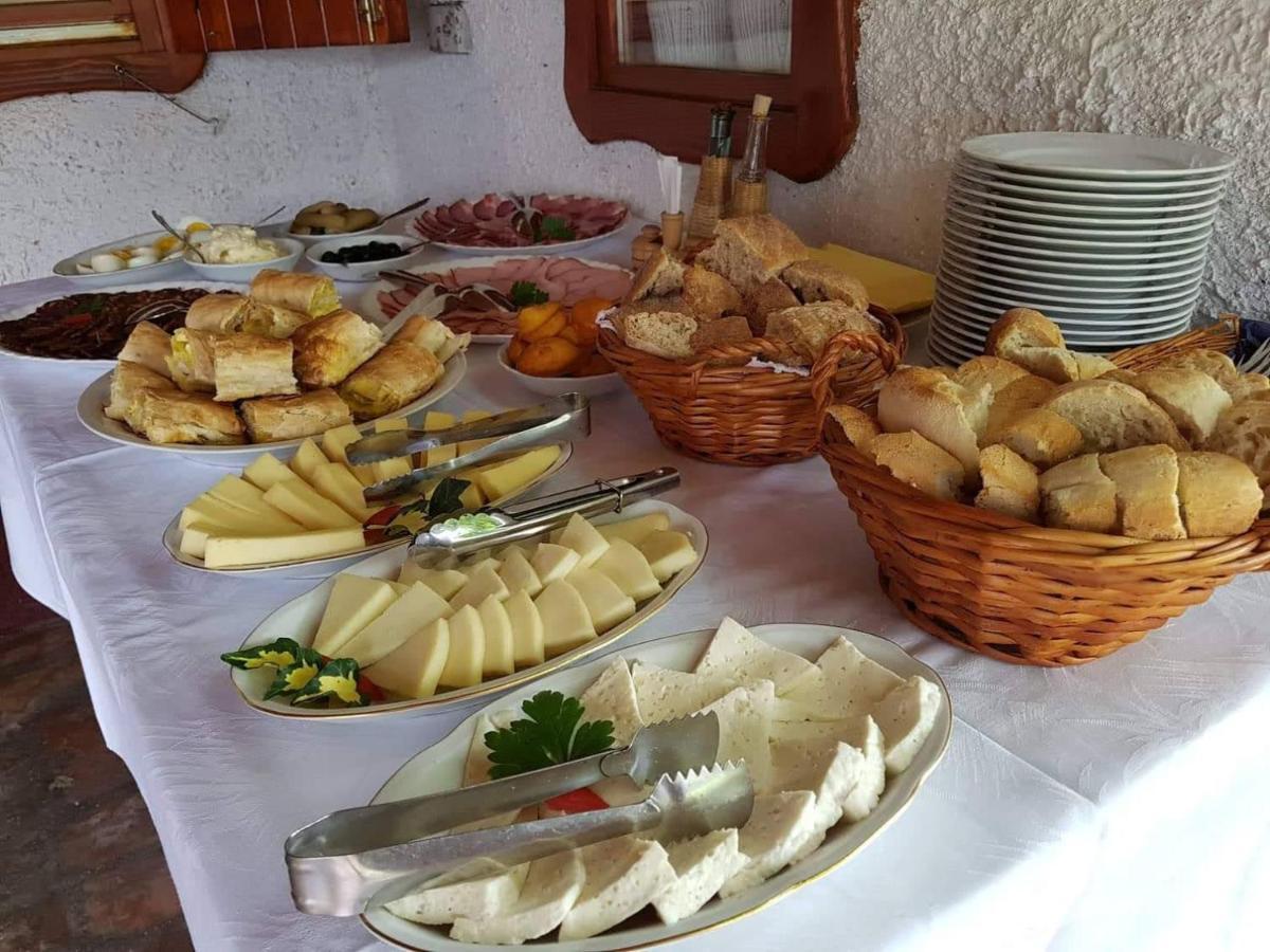 Salas Isailovi Sremska Mitrovica Luaran gambar